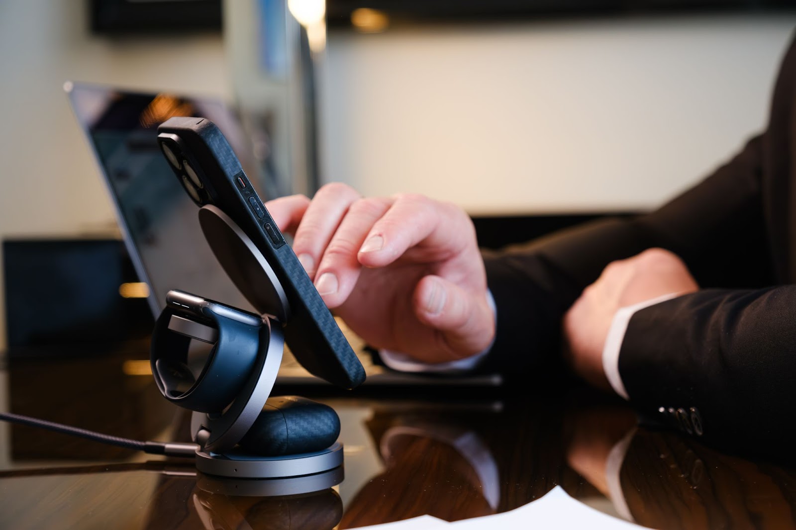 Как угадать с подарком для мужчины: 5 технологичных сюрпризов, которые подчеркнут его статус